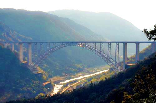 棲真寺公園 日本一のアーチ橋 広島空港大橋を展望できるスポットに