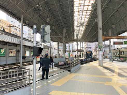 コイプレに隣接する広電西広島駅 写真 