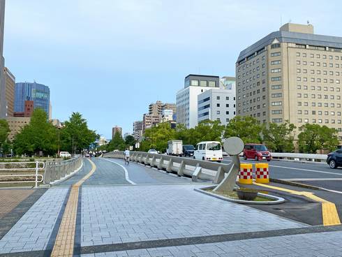 平和大橋の歩道橋完成01