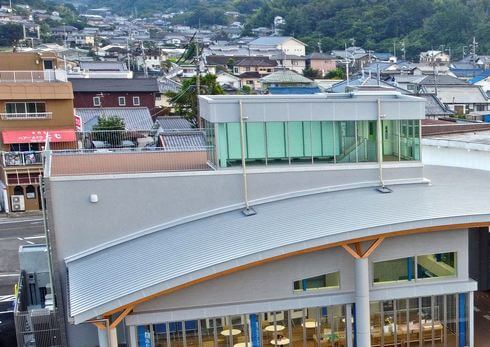 三高港 屋上に展望デッキ