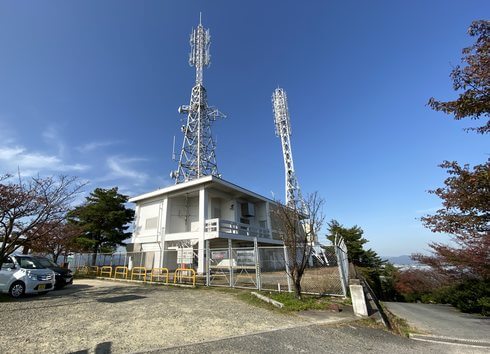高見山にあるテレビ塔