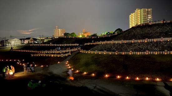 三ツ城古墳「光の宴」東広島西条でキャンドルライトアップ