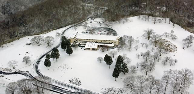 冬の白銀に染まった休暇村帝釈峡（広島県庄原市）