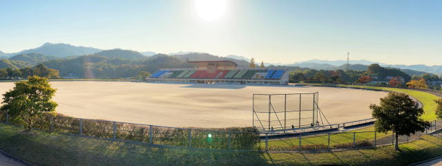 やまみ三原運動公園 陸上競技場画像2