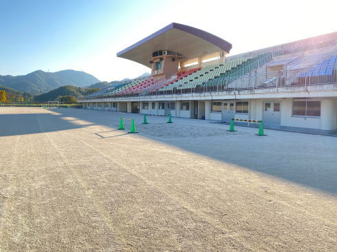 やまみ三原運動公園 陸上競技場画像1