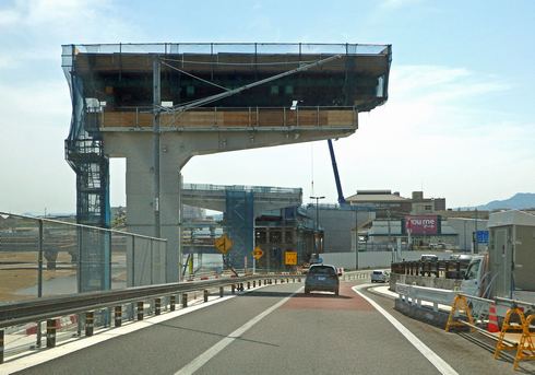東広島呉道路の出口付近、阿賀ICの立体化工事