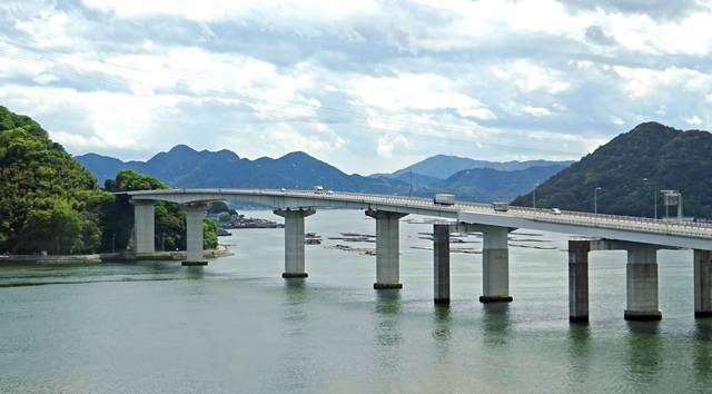 広島大橋と広島湾