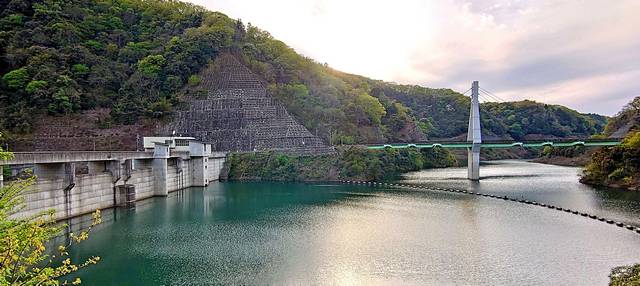 仁賀ダム　ダムの内側
