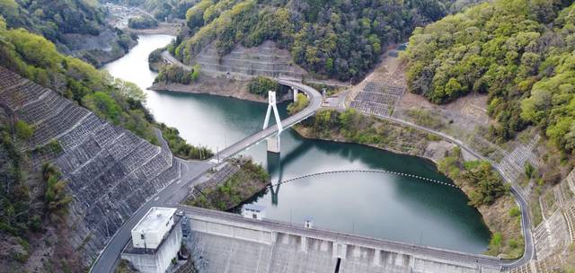 仁賀ダム　ダムの俯瞰画像