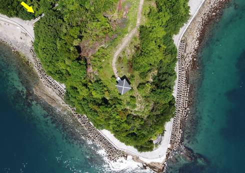 仏ヶ崎展望台　海沿いの歩道に下りられる