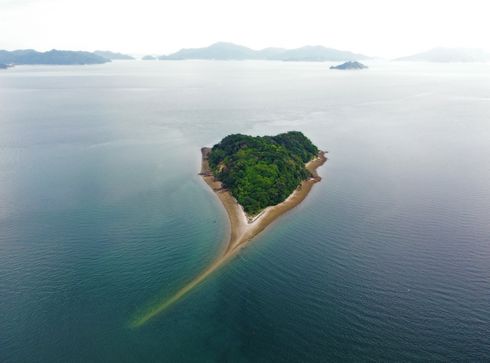 大芝大橋から見た、ハートの島・小芝島