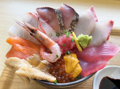衝撃のseafoodon フジグラン広島の海鮮丼専門店はテイクアウトもok