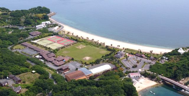 広島・県民の浜、400mに渡る白いビーチ 呉市蒲刈の海水浴場