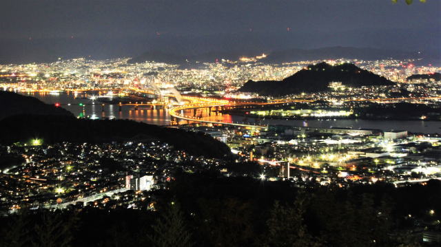広島の夜景が見渡せる 愛宕神社は隠れた名スポット、だが注意