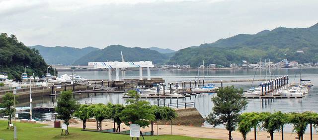 内海フィッシャリーナ（うつみ海の駅）海の駅とビーチ