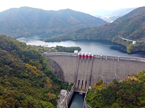 弥栄ダムが、30周年記念のダムカード配布中