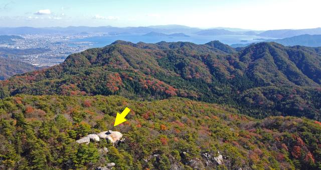 おむすび岩、標高658mからの眺めと周辺の風景