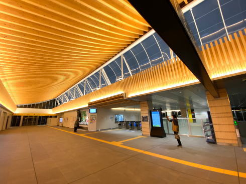 JR西広島駅 自由通路の写真