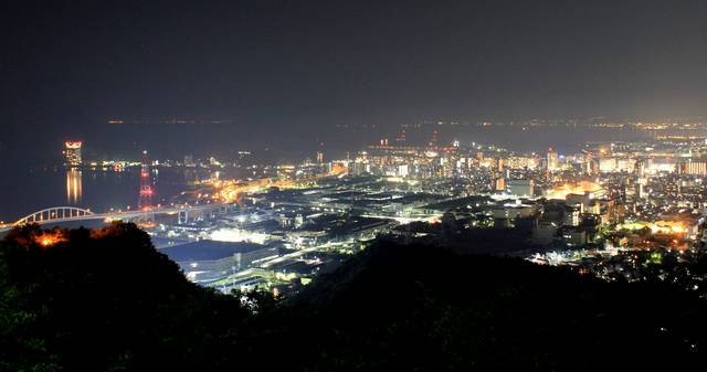 広島の夜景スポット、黄金山からの美しい夜景