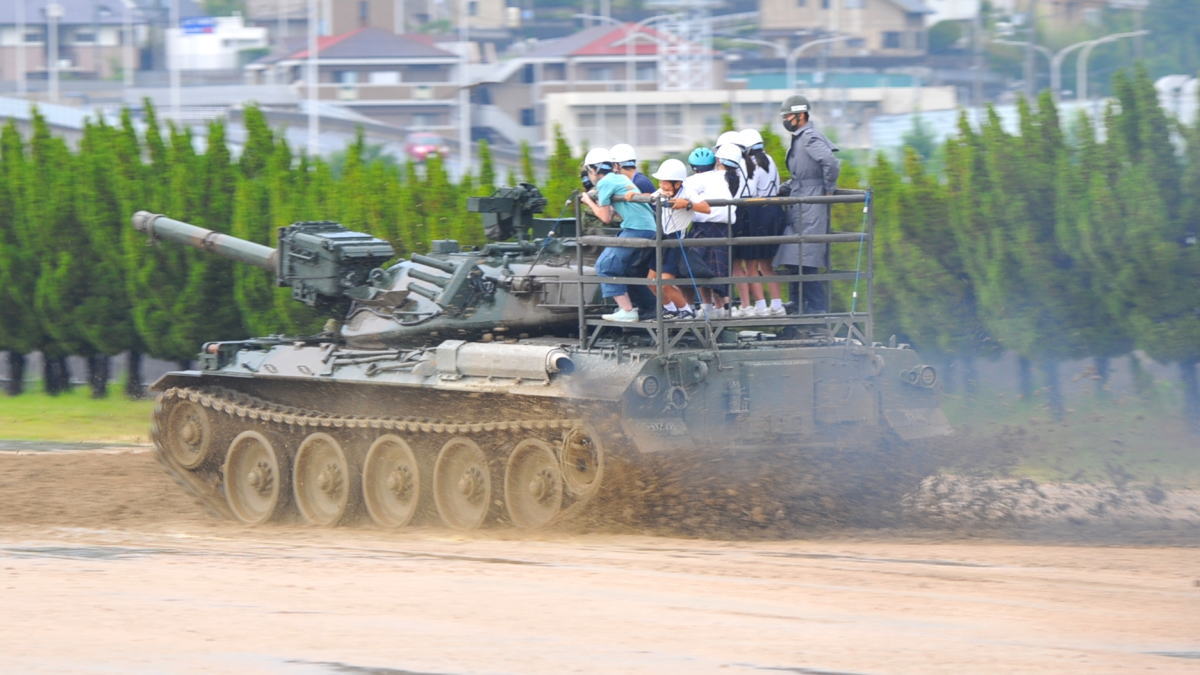 戦車試乗もアリ「オープンキャンプ」海田市駐屯地で開催