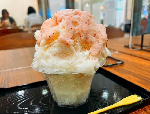 宮島氷菓店かき氷「イチゴミルク」