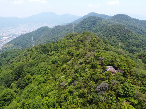 三津峰山展望台と連なる山々