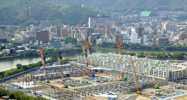 広島のサッカースタジアム建設風景