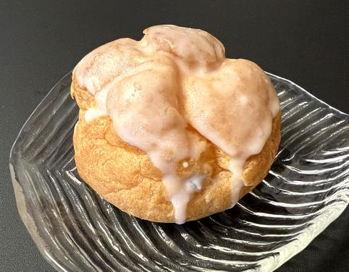 広島レモンの生カスタードシュークリーム、レモンケーキをイメージしてアイシング