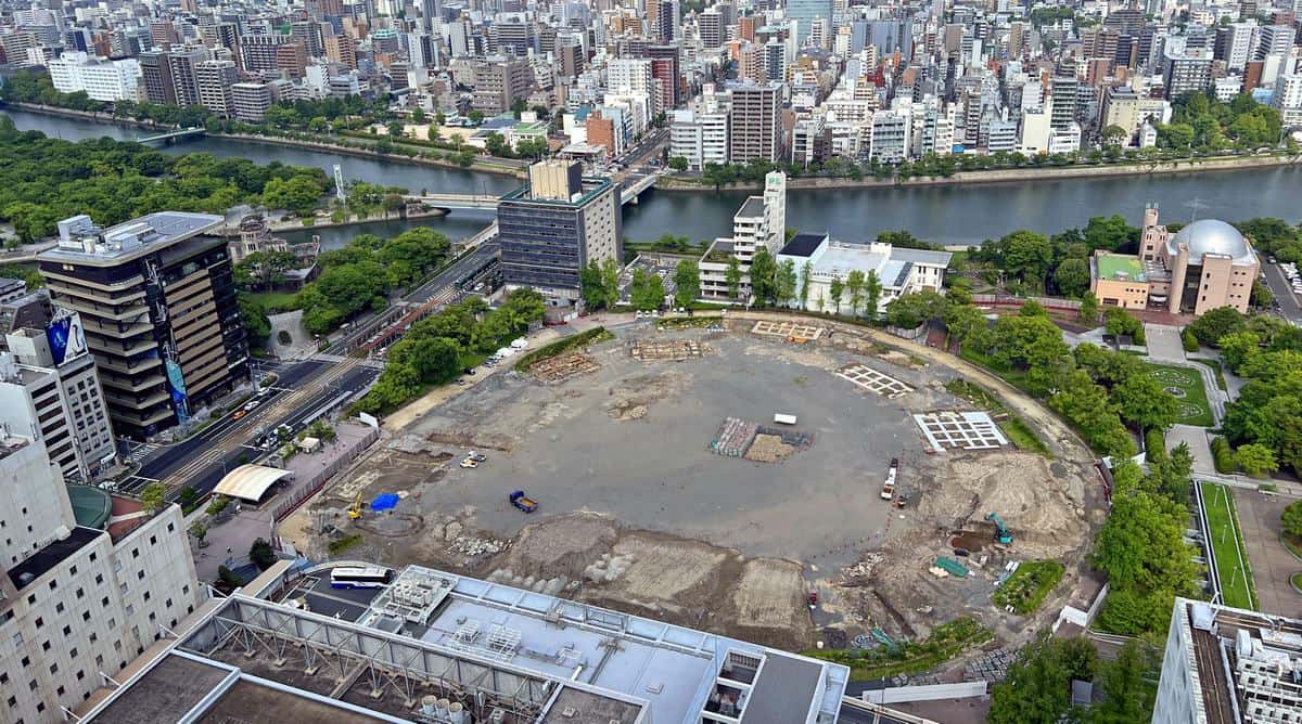 旧広島市民球場跡地の公園 イベント広場の愛称 ひろしまゲートパークプラザ へ