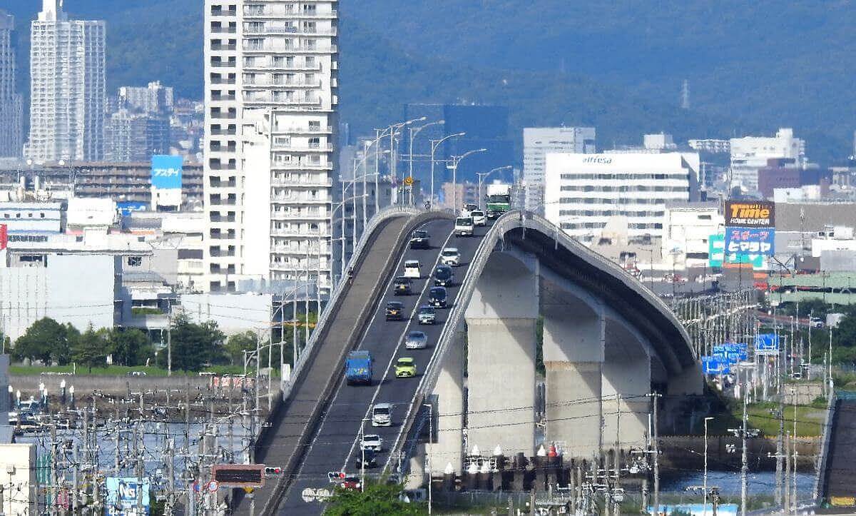 広島のベタ踏み坂「広島はつかいち大橋」2本目を建設中、工事の進捗風景