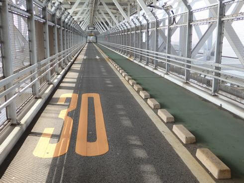 因島大橋自転車道、制限速度は30km