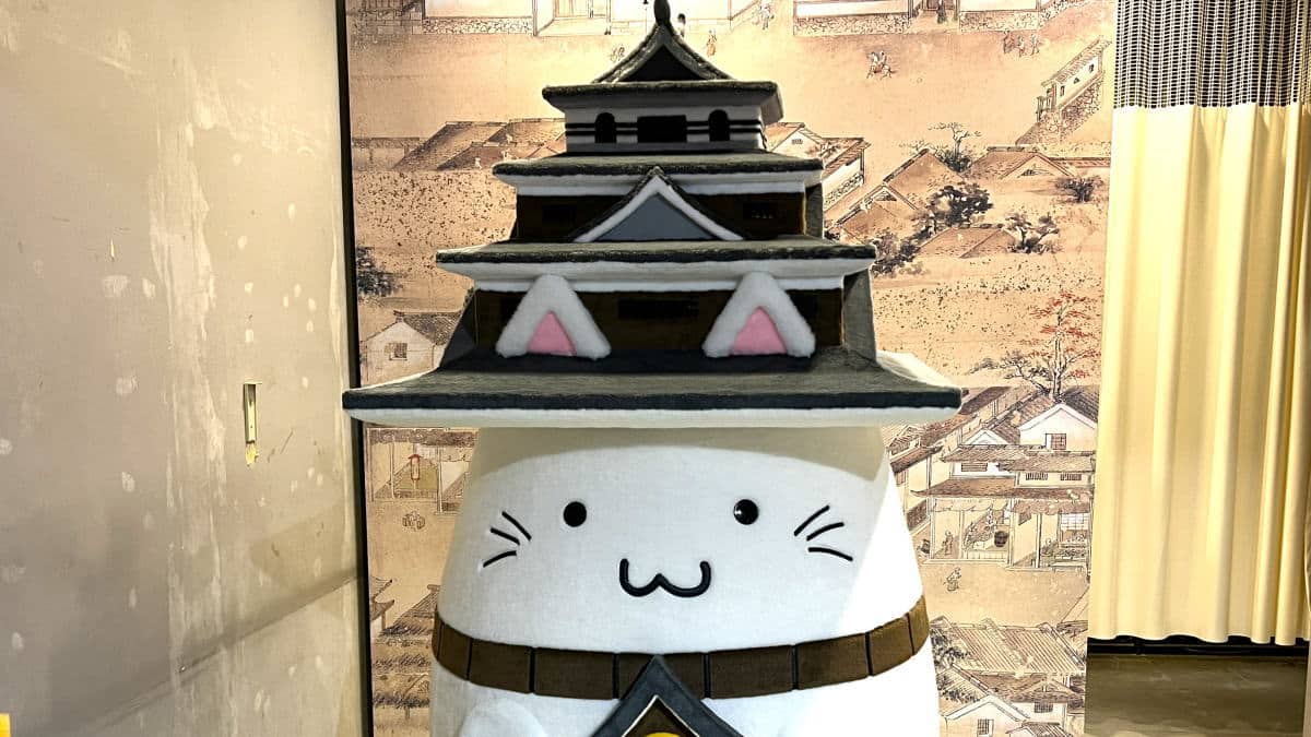 広島城の新キャラクター「しろうニャ」城に住む謎のシロねこ