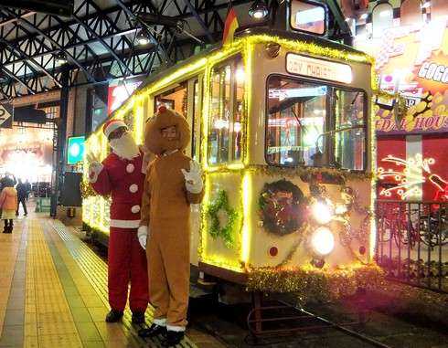 キラキラクリスマス電車、広島電鉄が2022年も広島の街を走らせる