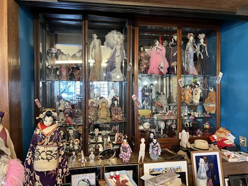 人形師・辻村寿三郎のアトリエ工房「木綿兎」舞台などで活躍した人形も展示
