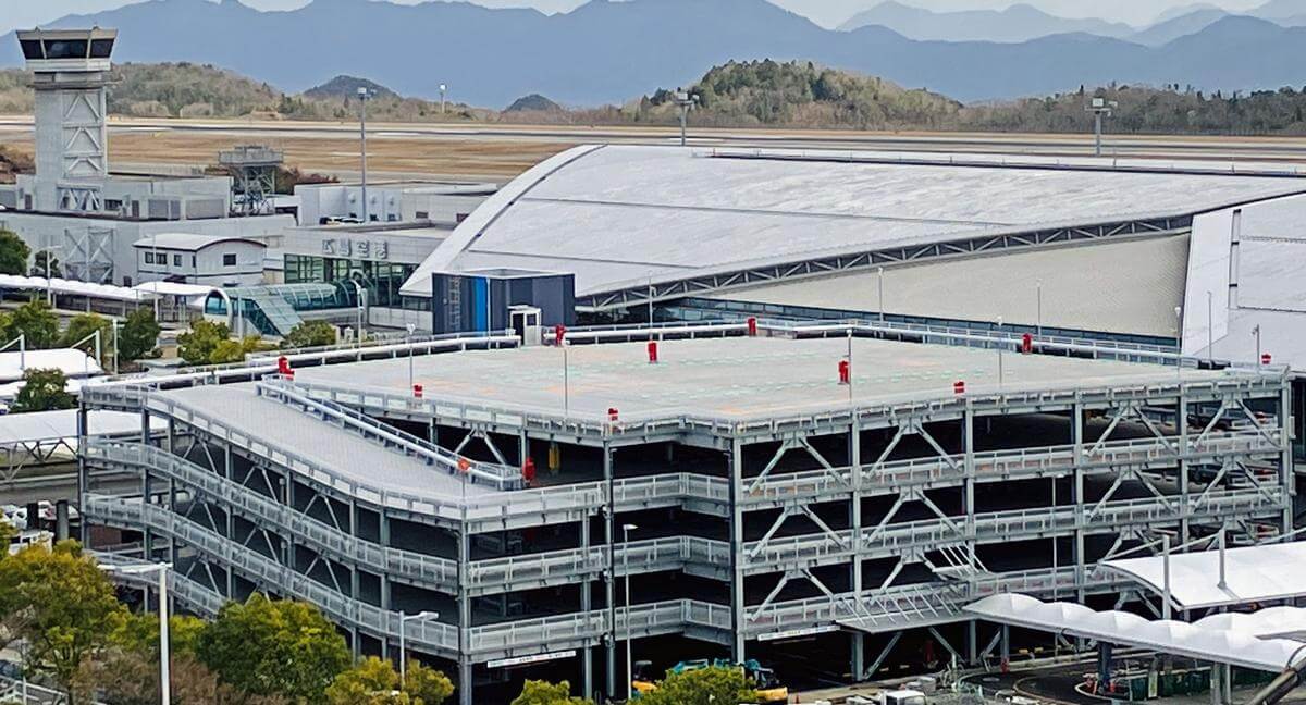 広島空港に立体駐車場が完成！ターミナルビル目の前に5階建てで約440台収容