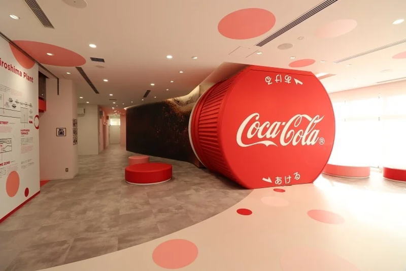コカ・コーラ広島工場 見学受け入れを開始、「製造工程を体感」する新コンテンツ
