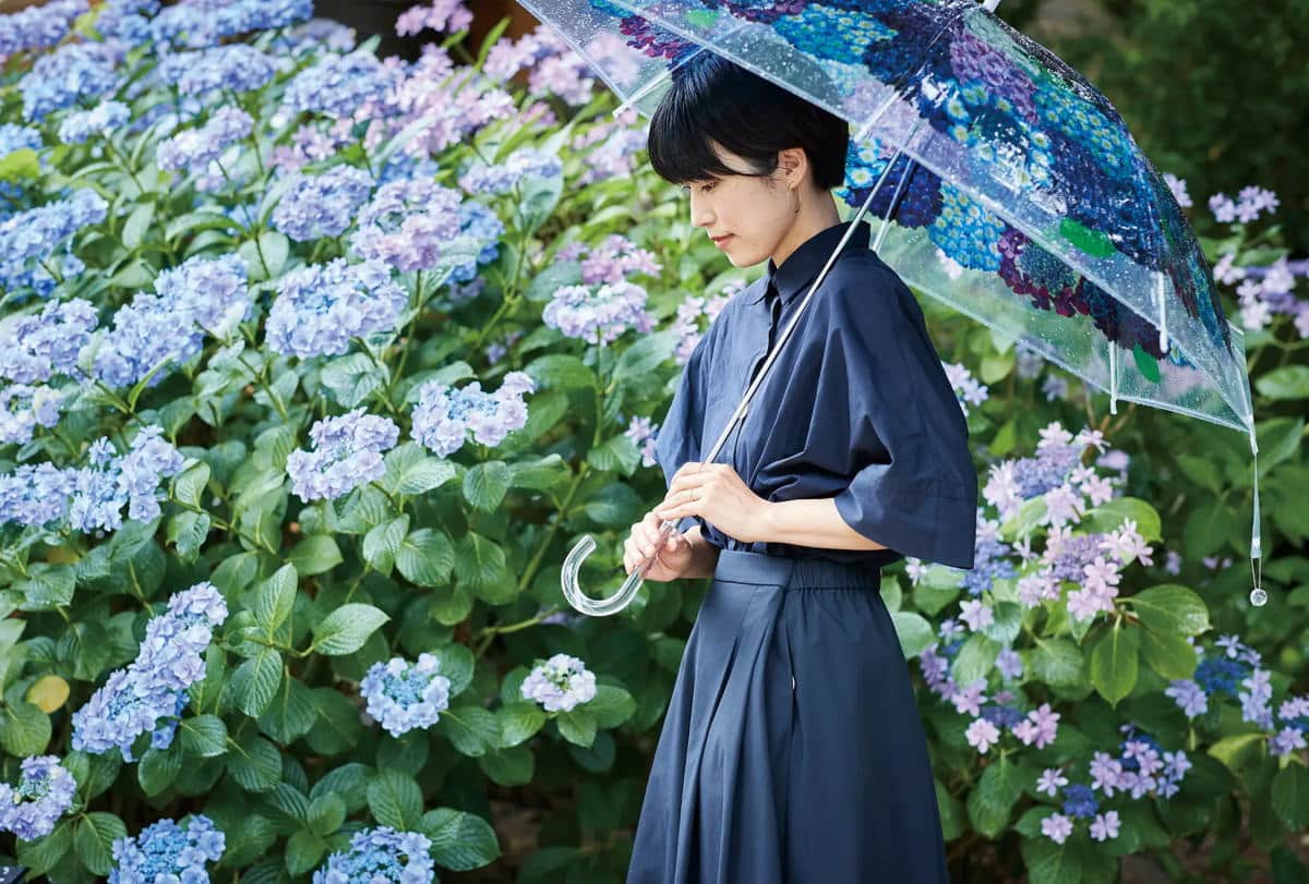 紫陽花の傘を無料で貸出し、東京・大阪・広島など全国17か所あじさい名所で