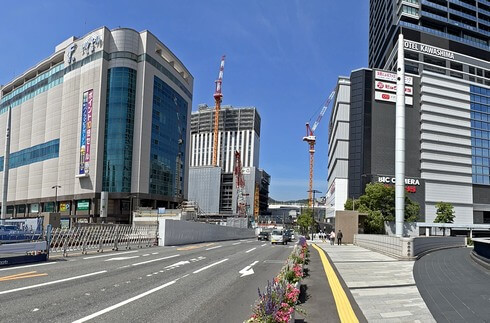 新広島駅ビル工事、駅前大橋から高架橋の支柱