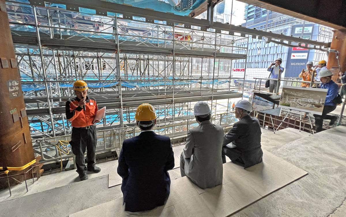 広島駅の新駅ビル、工事中の内部を公開！路面電車ホーム見下ろす「雁木テラス」