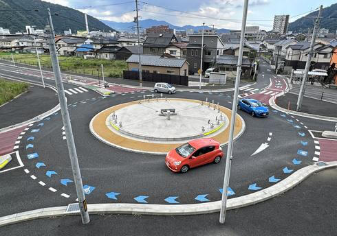 環状交差点（ラウンドアバウト）の進行方向は時計回り、広島市安佐北区可部