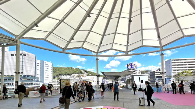広島駅のペデストリアンデッキ 風景