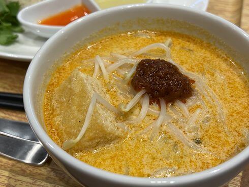 海南鶏飯食堂 シンガポールチキンライスのセット「ラクサ」