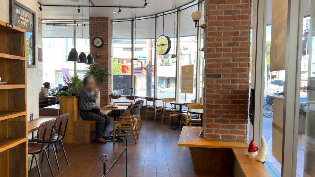 Bon-bon（ボンボン）横川 パン屋カフェ 店内の様子1