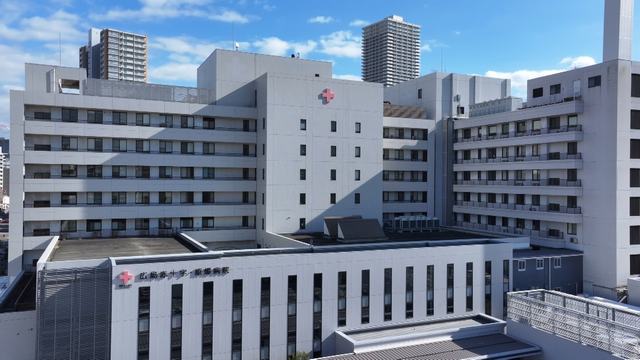 サンドウィッチマンが広島赤十字病院で「病院ラジオ」