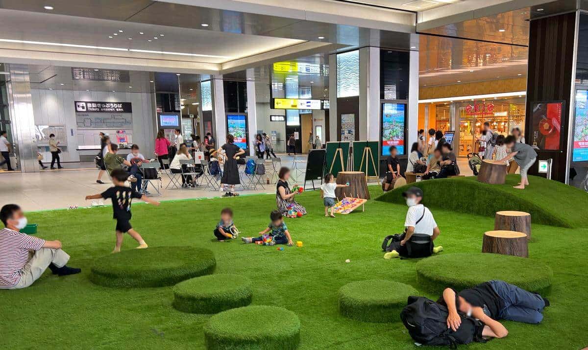 常設決定！広島駅の芝生ひろば、北口に「グリーンスクエア」がオープン