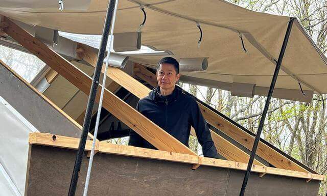 もみのき森林公園、TENT★CABIN（テントキャビン）は屋根から顔を出す湯崎知事