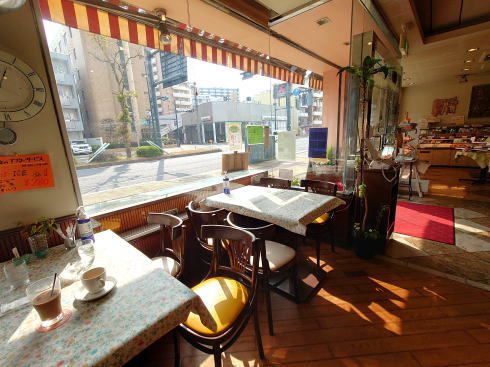 MON（もん）南竹屋町店 喫茶スペース画像2