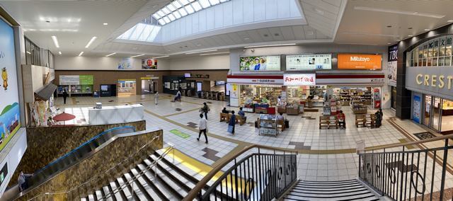 JR呉駅（広島県呉市）リニューアルでレンガ調に