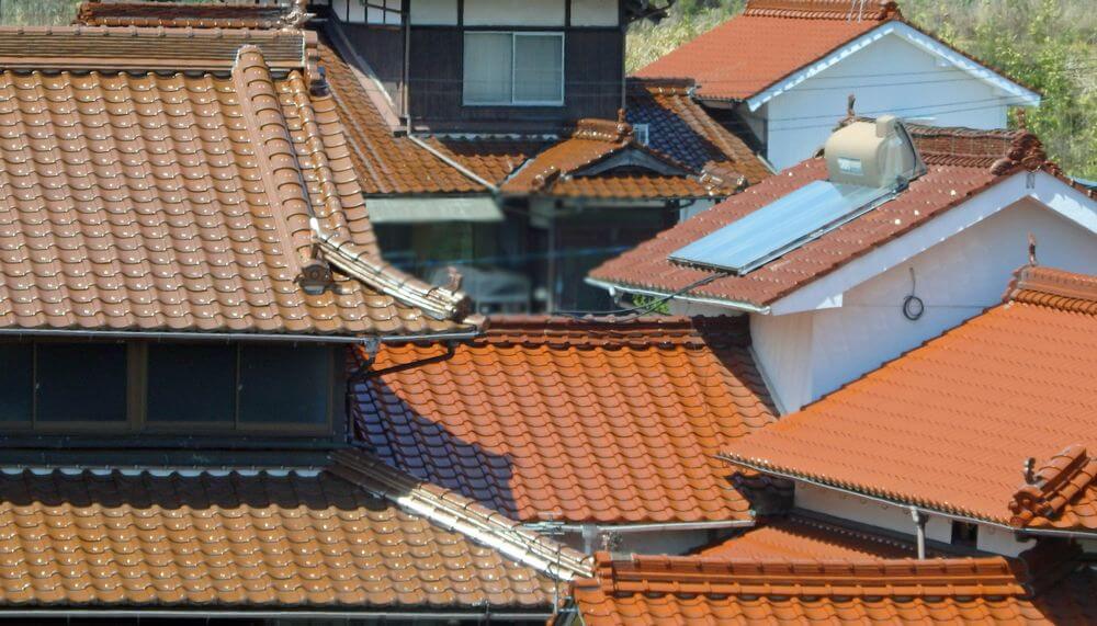 どうして東広島には、赤い屋根瓦の家が多い？