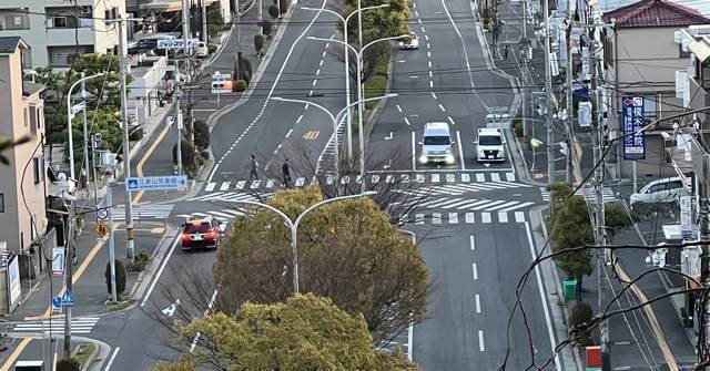 広島・江波にスクランブル交差点のある風景